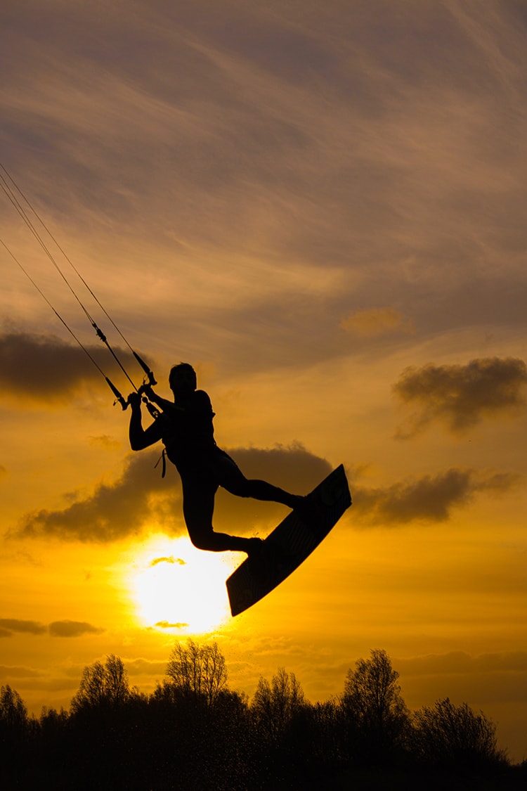 Conheça as modalidades de kitesurf